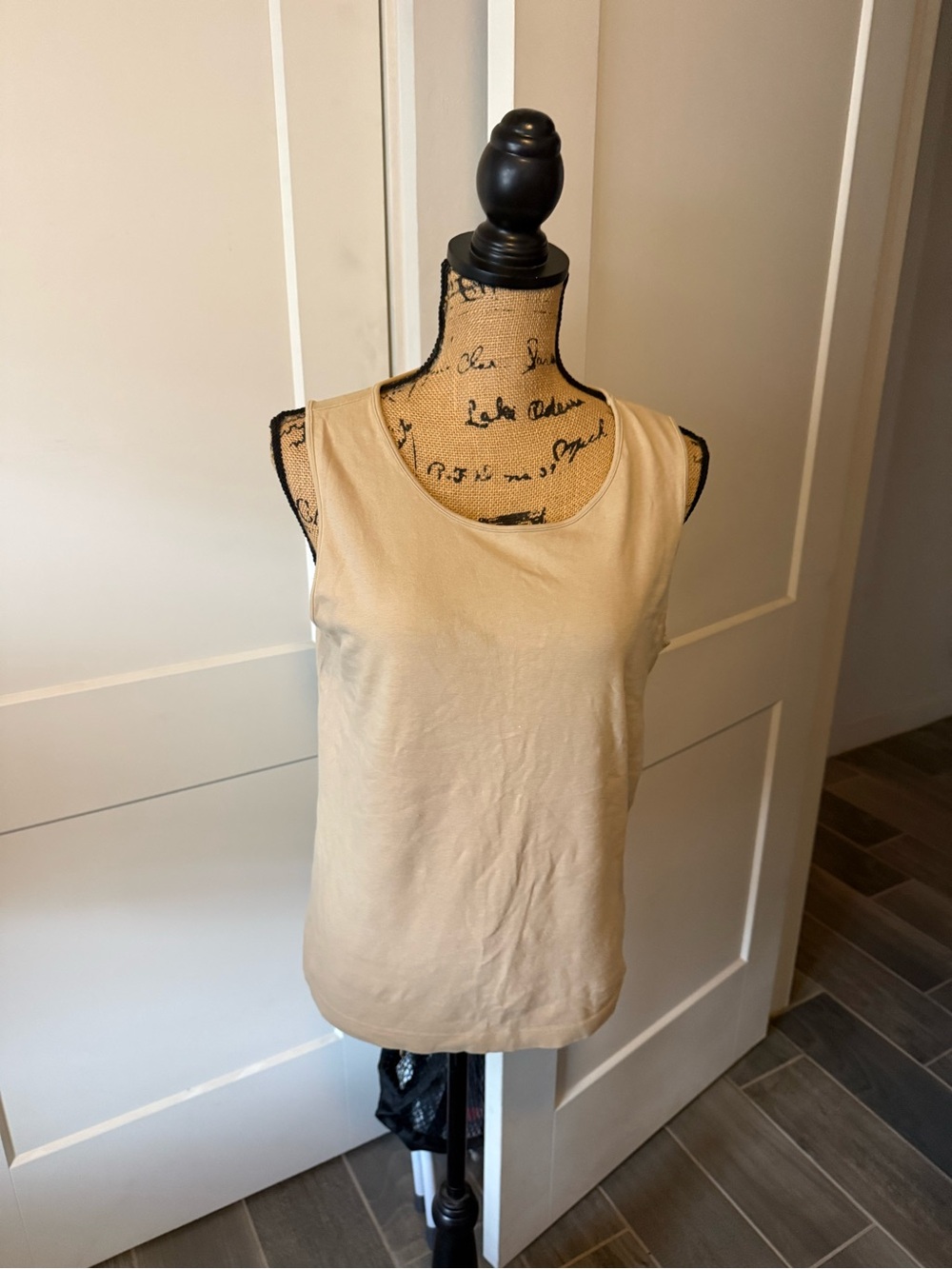 Eddie Bauer Beige Sleeveless Scoop Neck Women's Tank Top